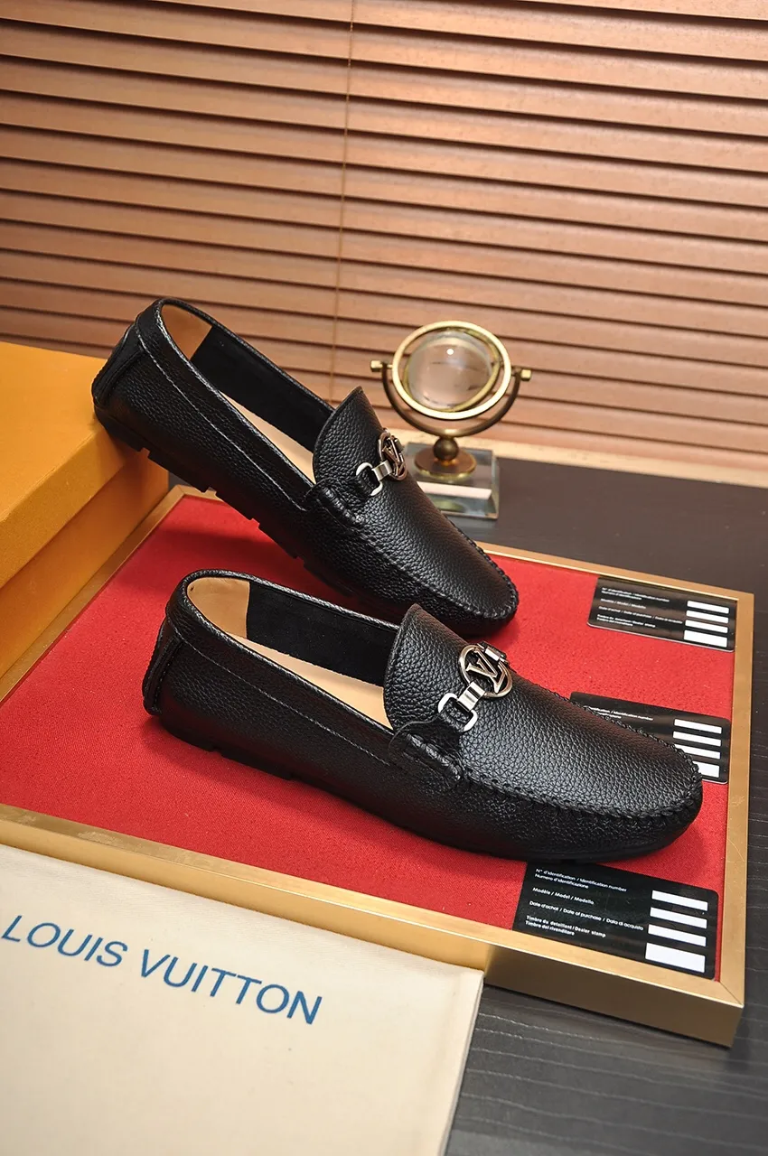 Men's men's shoes 💰420💶 [LV Doudou shoes] (water-dyed cowhide lining) new model is on the market, available on the official website. The new Doudou shoes are processed into single-color materials, and the uppers are made of imported horsehide leather. The body of the shoe is fully hemmed with mark thread, and is lined with imported original cowhide leather. The elegant shoe shape is super suitable for all-matching, and the size is 38-44.
